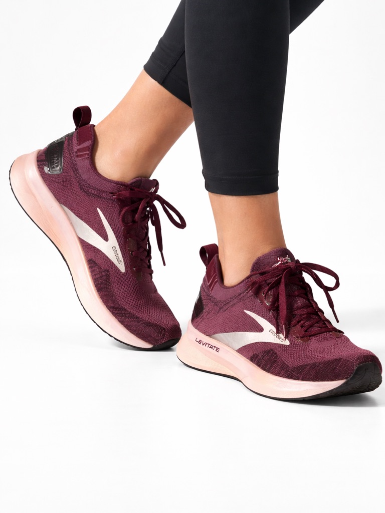 Brooks Levitate 4 Running Shoes Burgundy Pink Knit Size 7.5
